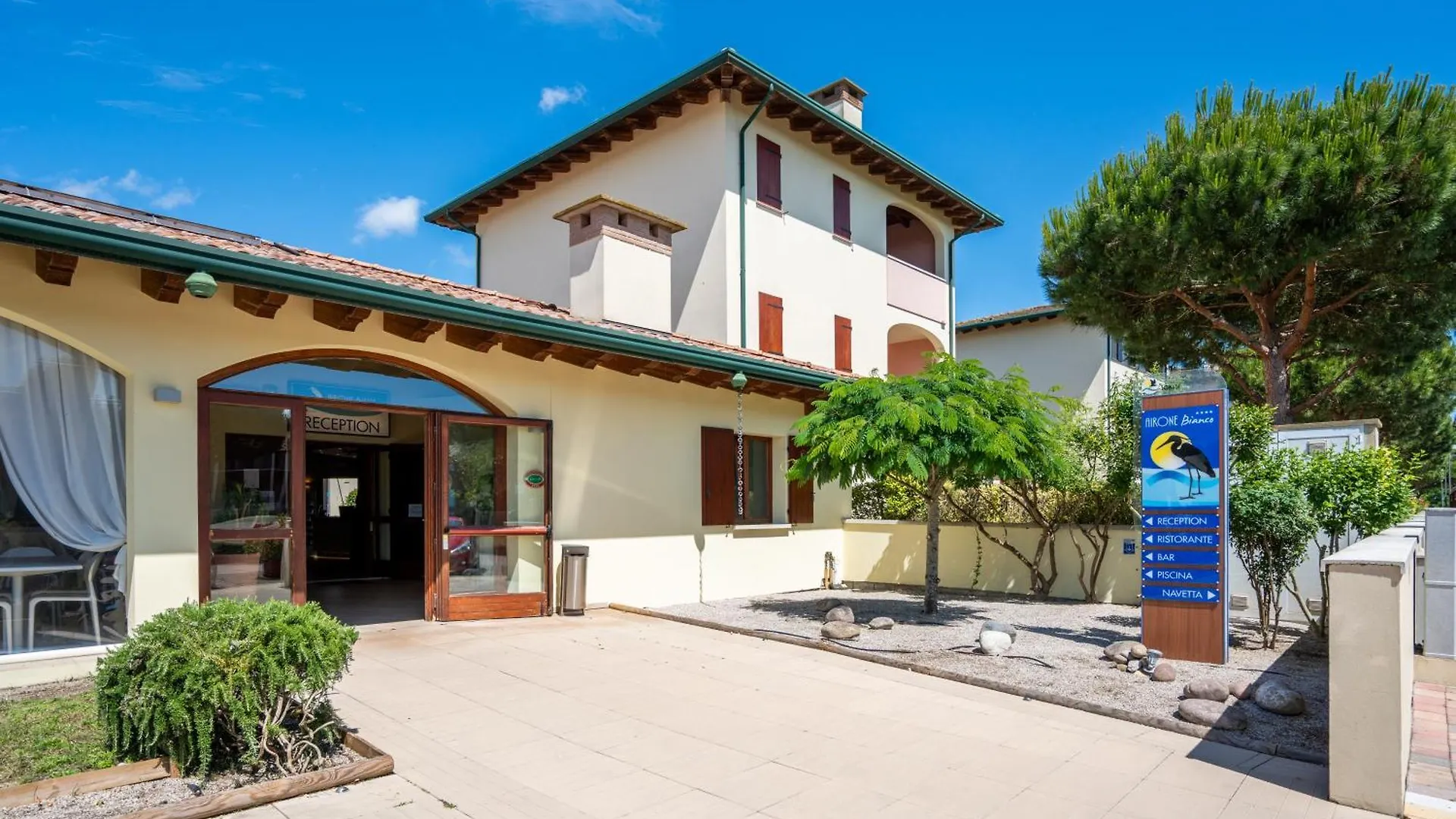 Airone Bianco Residence Village Lido delle Nazioni 4*,